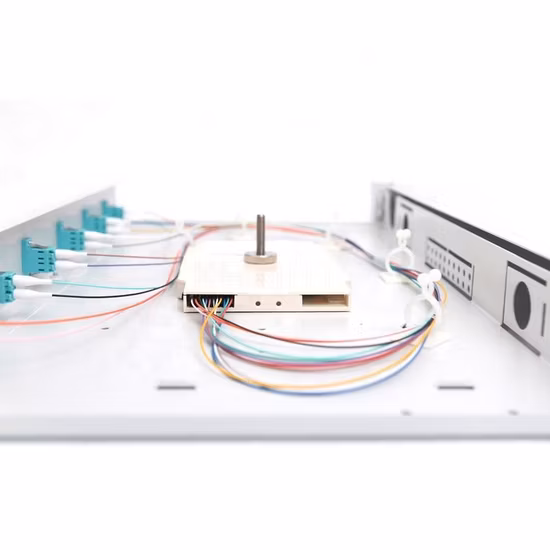 El panel de conexión de fibra óptica SC LC FC ST, puede proporcionar tipo fijo/montaje en rack LGX/deslizamiento hacia afuera/abatible/cajas de montaje en pared/panel de conexión ODF